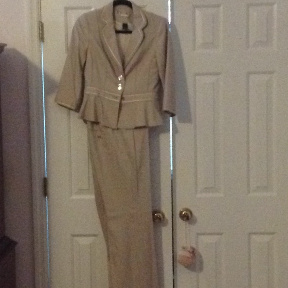 White House Black Mkt  Pant Suit Size2